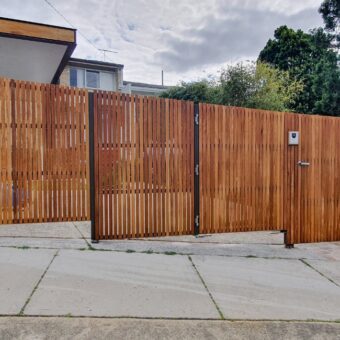 Trackless Bi-Fold Swing Gates