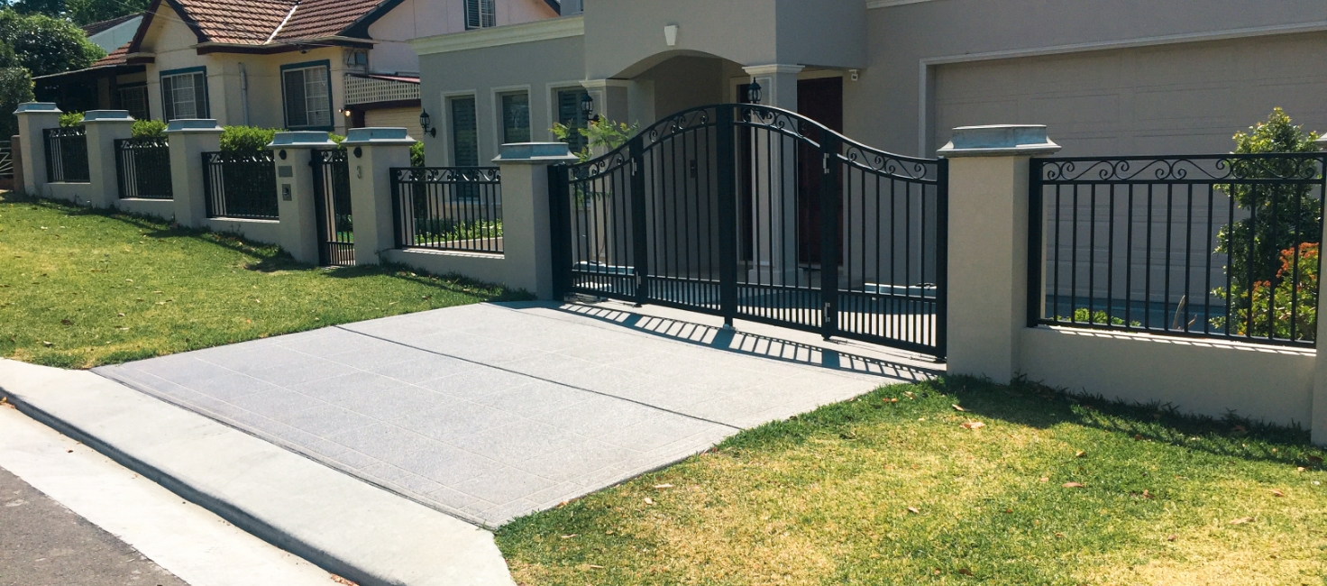 Trackless Bi-Fold Swing Gates