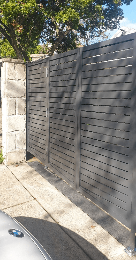 tri-fold gates